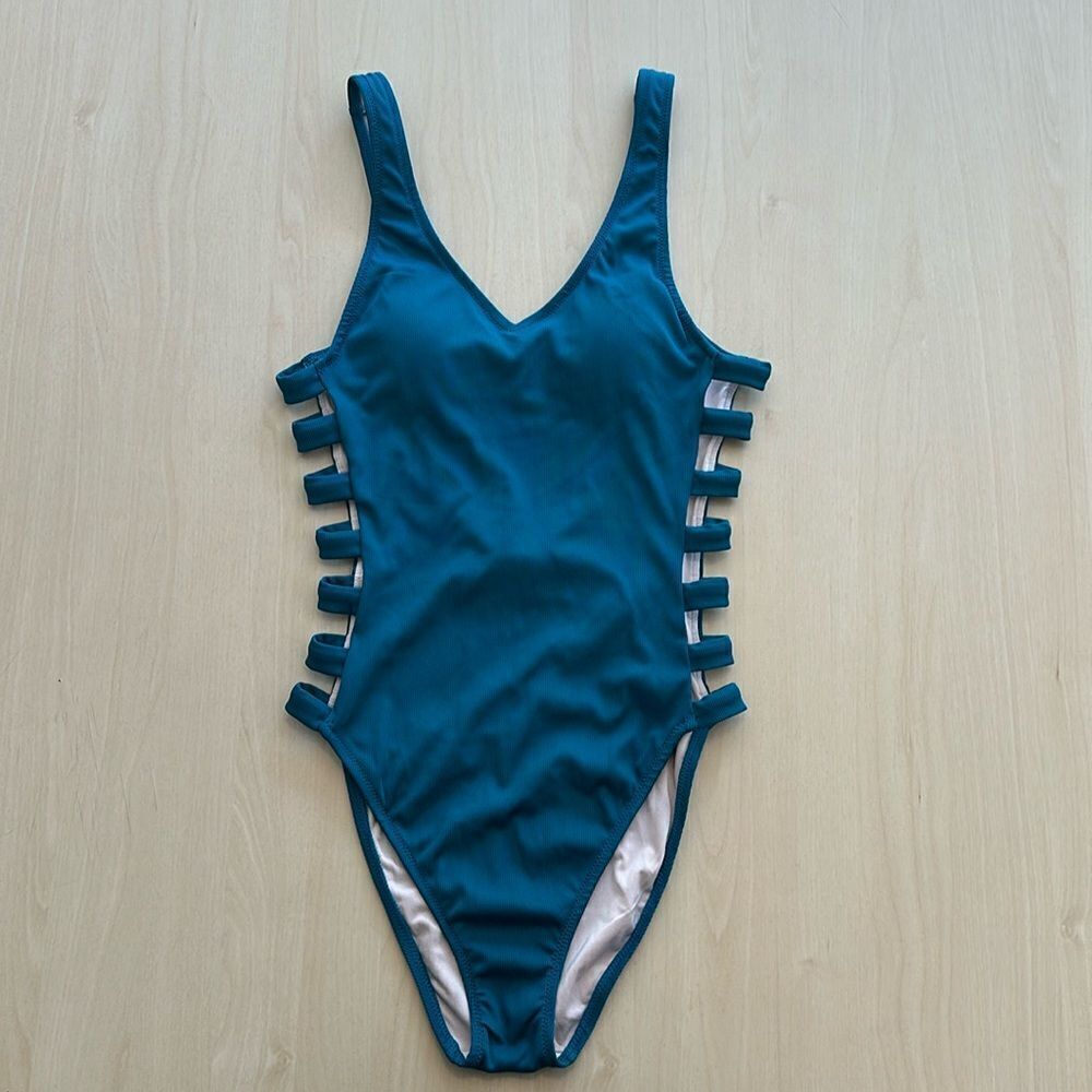 Shade & Shore• small • swimsuit • turquoise blue • like new •10 • A-1759